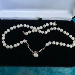 Pearl, gold, and diamond necklace